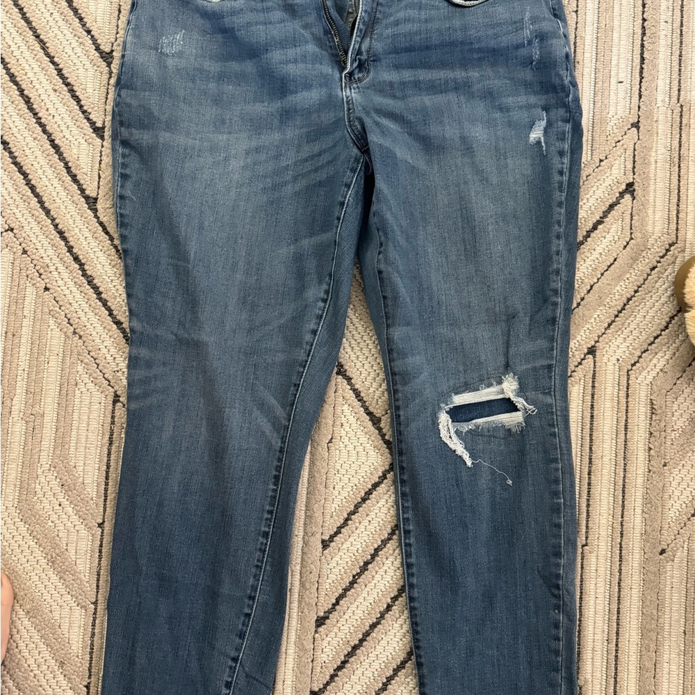 Judy blue boyfriend fit jeans size 18 W blue distressed sprayed JB88317DK–CO